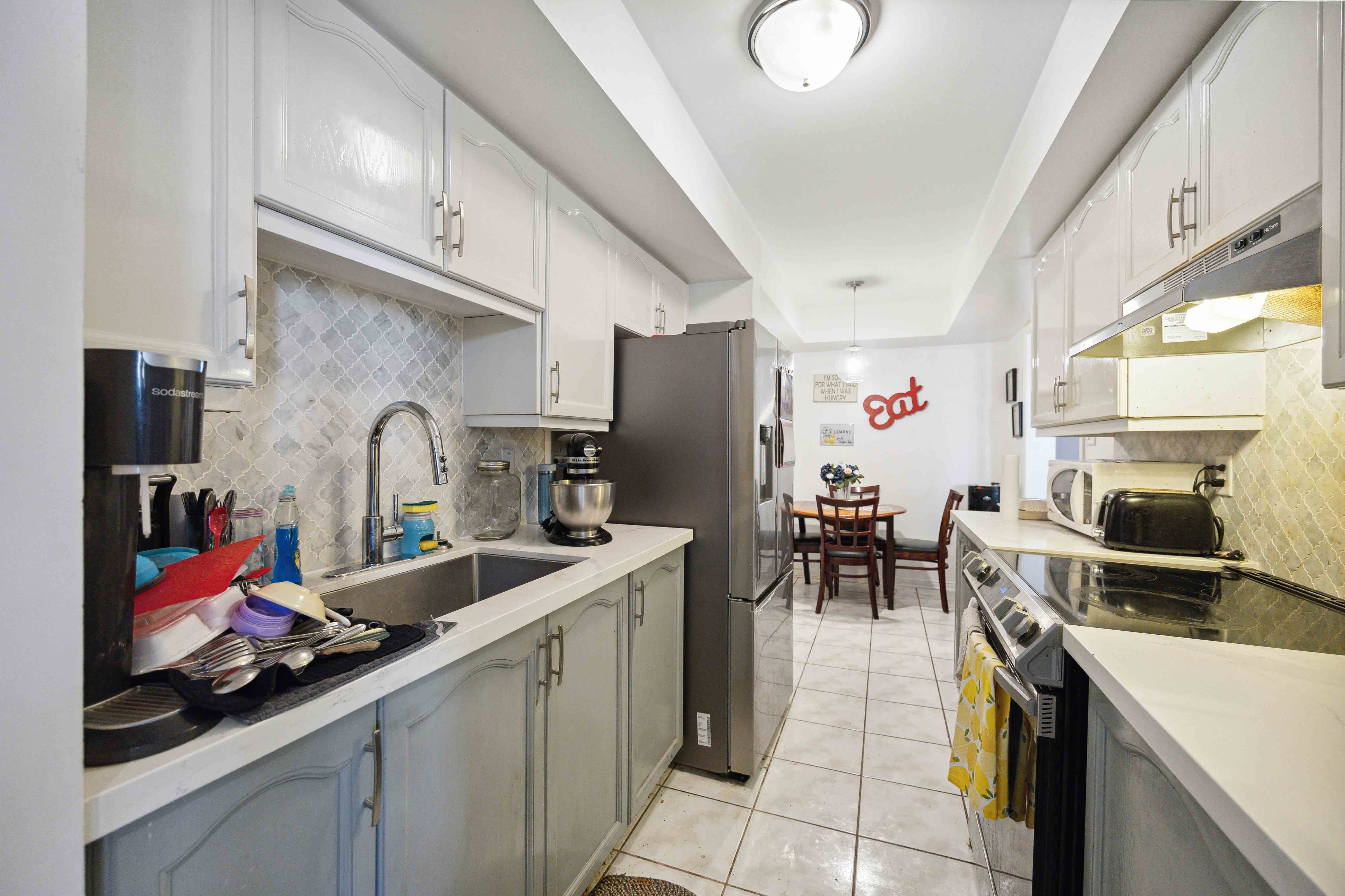 sidney belsey kitchen